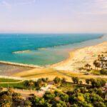 Parte la pulizia della spiaggia