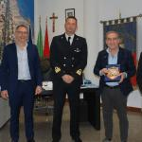 Il Comandante della Direzione Marittima di Ancona in visita dal Sindaco